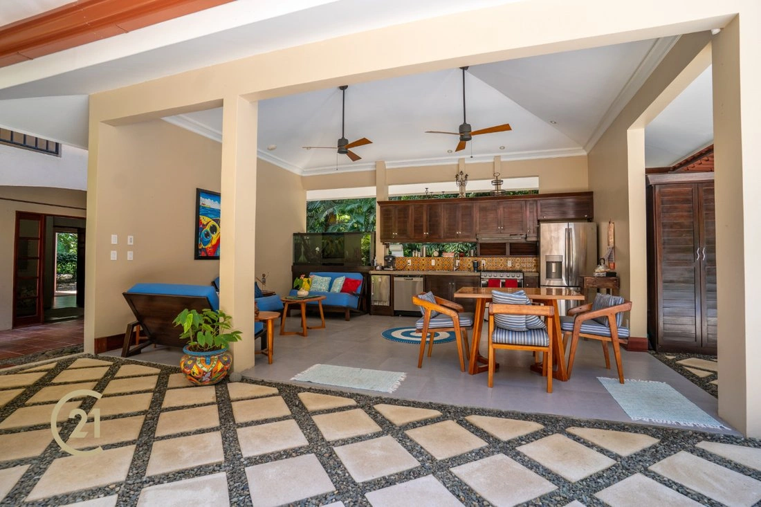 Villa 300 m2 with open kitchen in Limon, Costa Rica