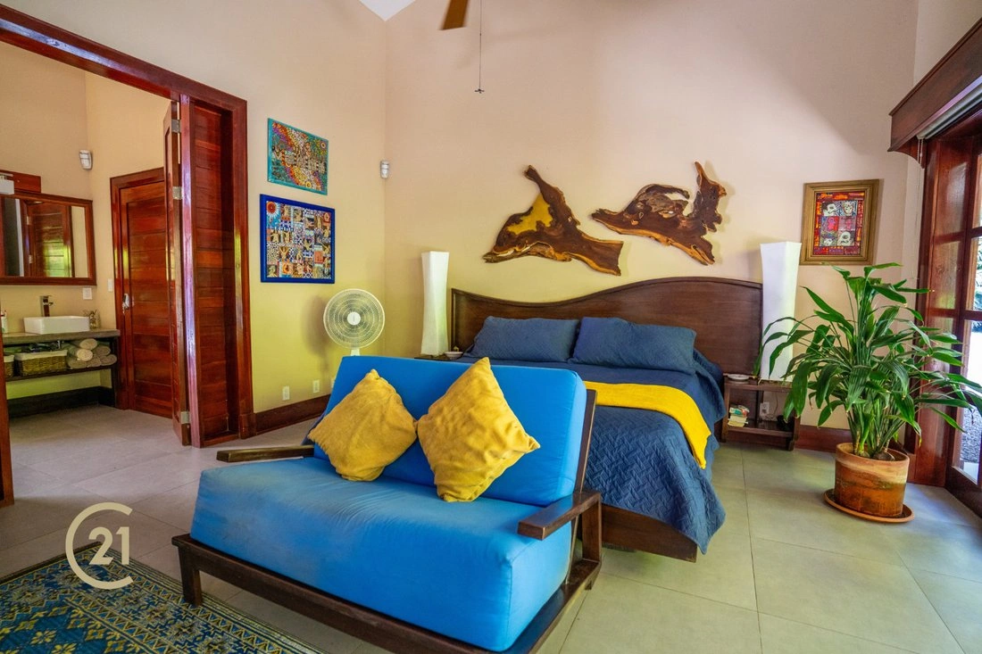 Villa 300 m2 with open kitchen in Limon, Costa Rica