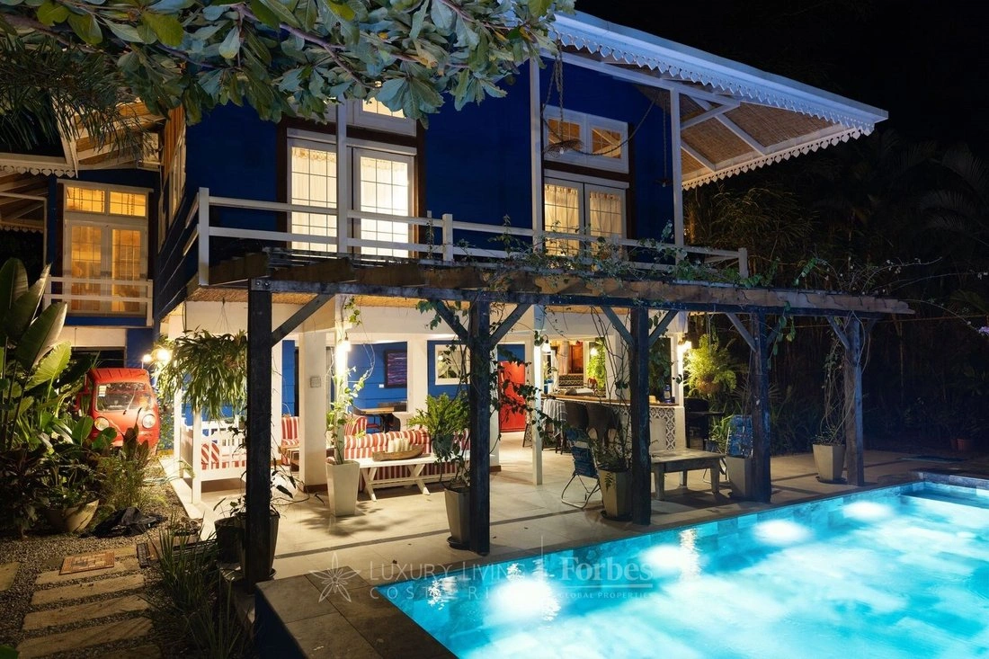 House 535 m2 with garden in Limon, Costa Rica