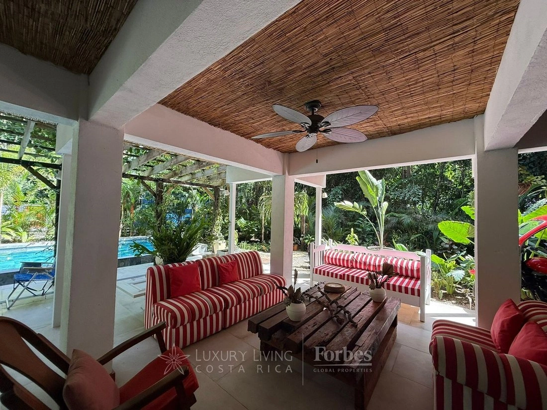 House 535 m2 with garden in Limon, Costa Rica