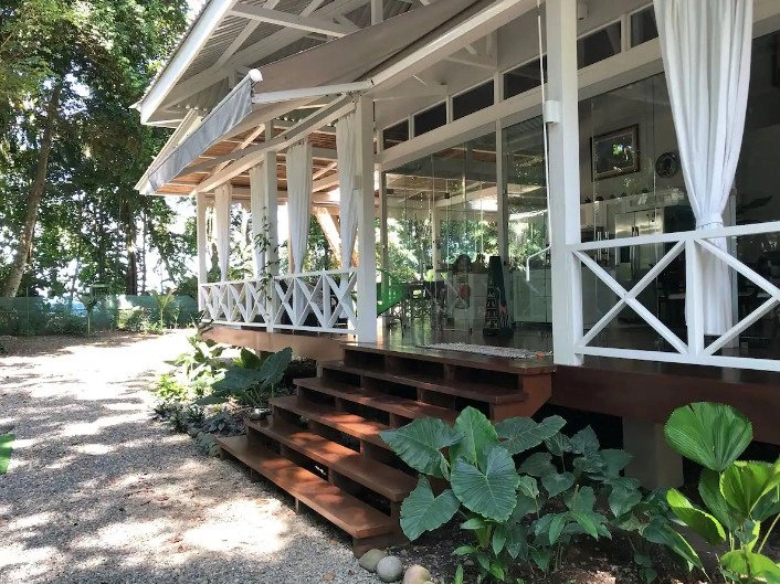 Villa 150 m2 with garden in Limon, Costa Rica