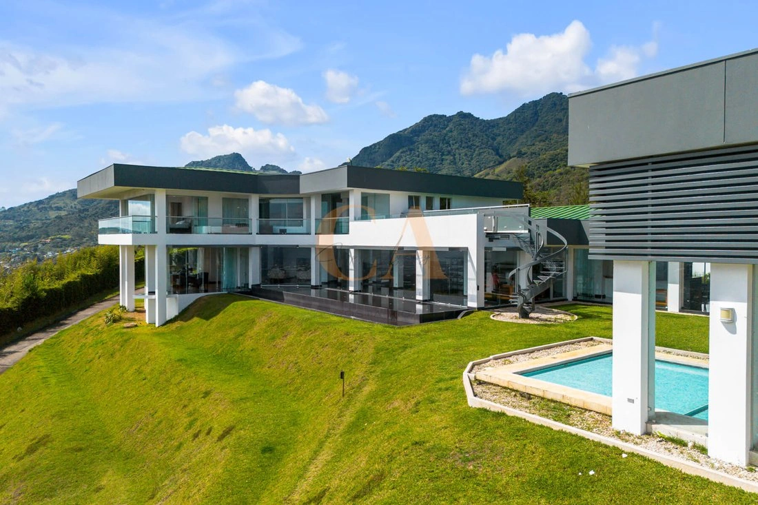 在哥斯达黎加埃斯卡苏的1100 m2带花园住宅