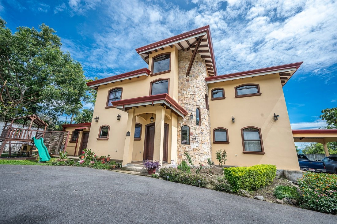哥斯达黎加埃斯卡苏 430 m2 带按摩浴缸住宅