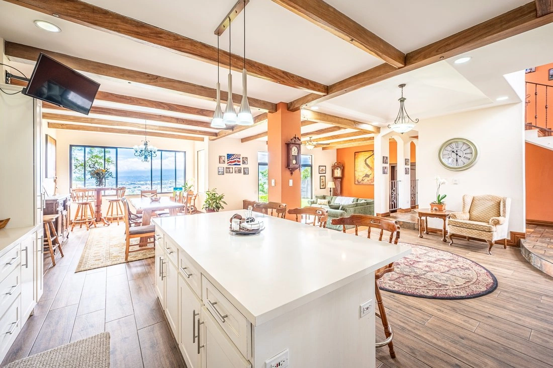 哥斯达黎加埃斯卡苏 430 m2 带按摩浴缸住宅