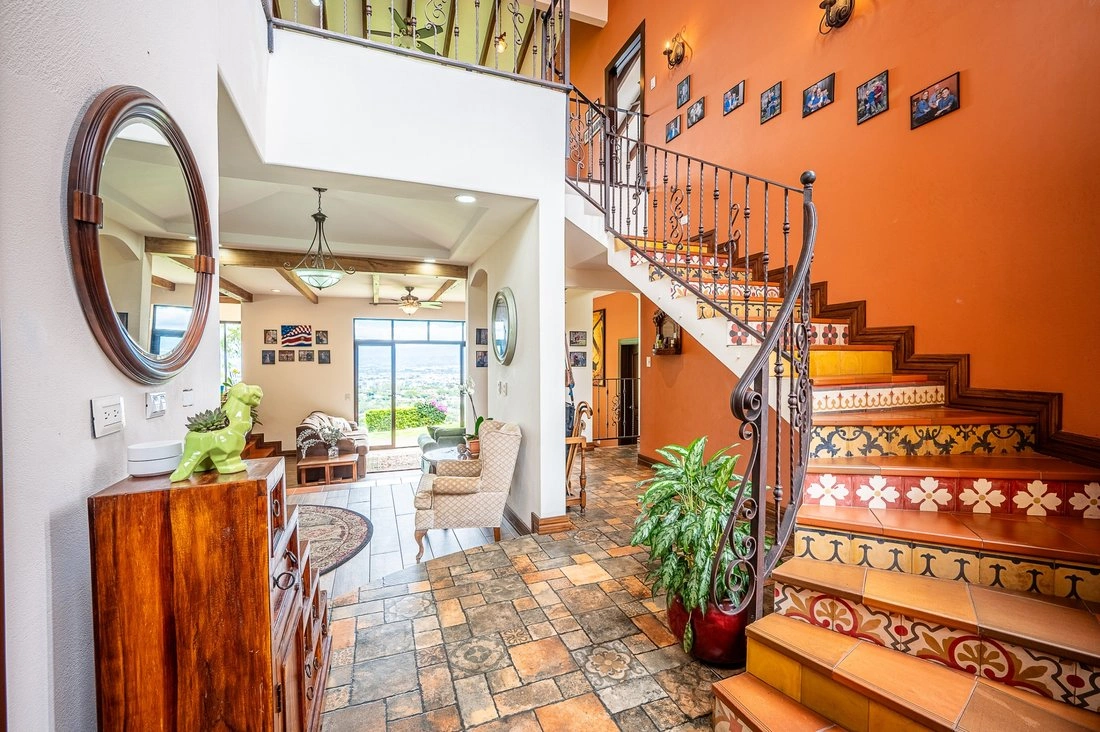 哥斯达黎加埃斯卡苏 430 m2 带按摩浴缸住宅