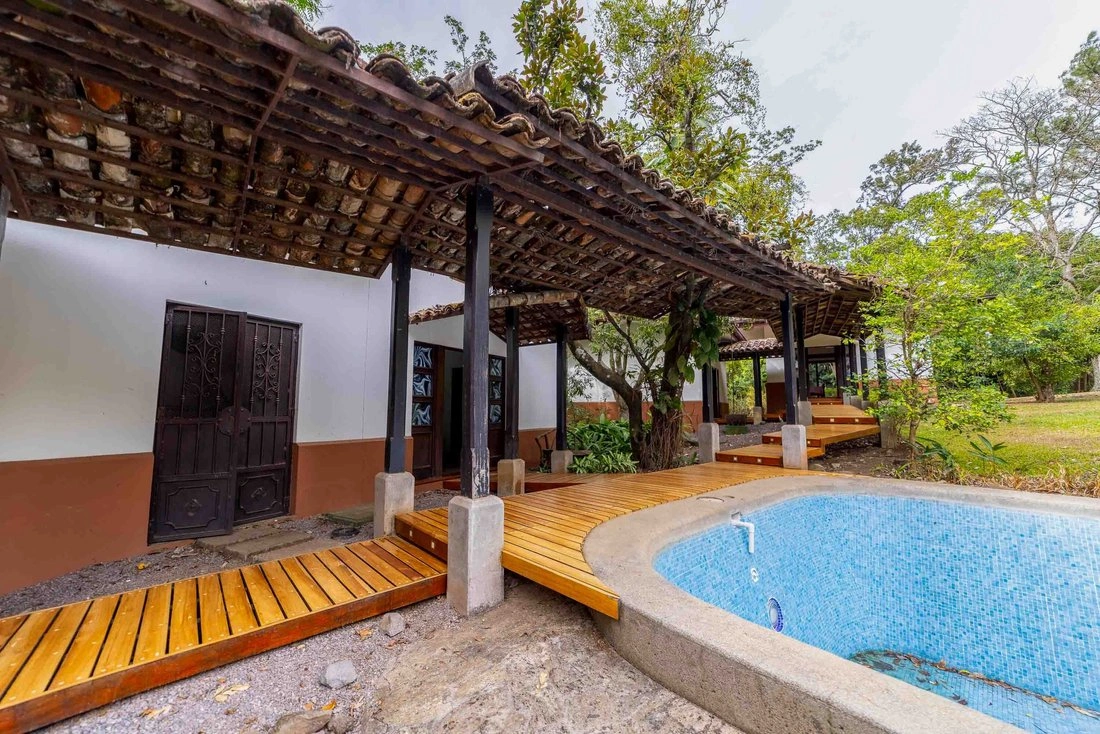 House 587 m2 with garden in Escazu, Costa Rica