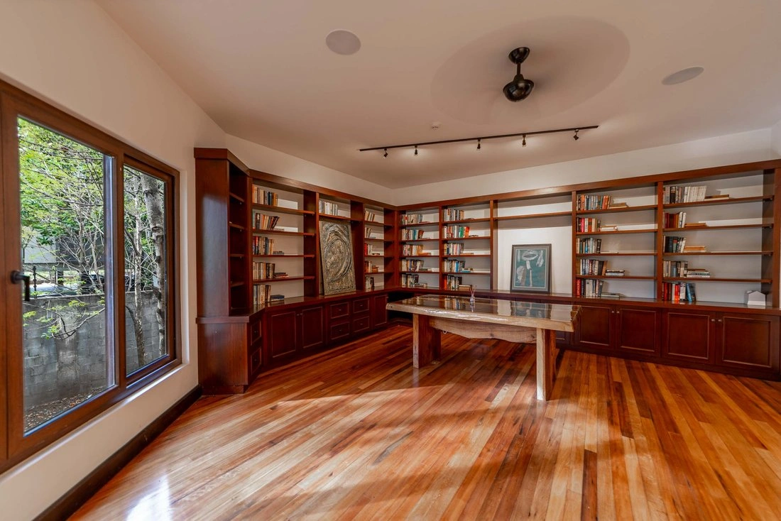 House 587 m2 with garden in Escazu, Costa Rica