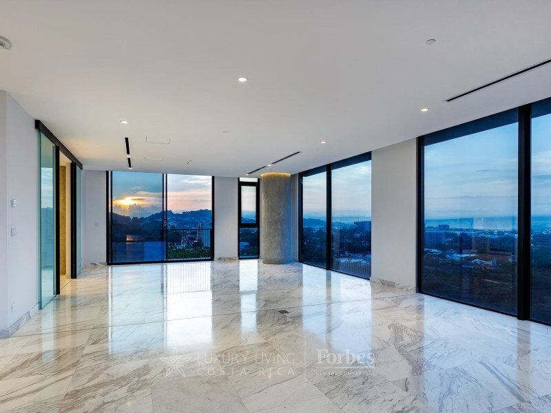 Apartment 4+1 with open parking space in Escazu, Costa Rica