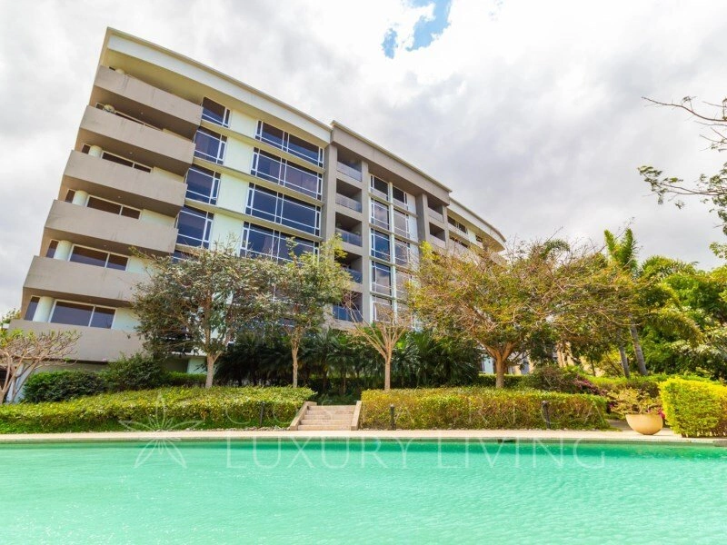 Penthouse 269 m2 with open pool in Escazu, Costa Rica