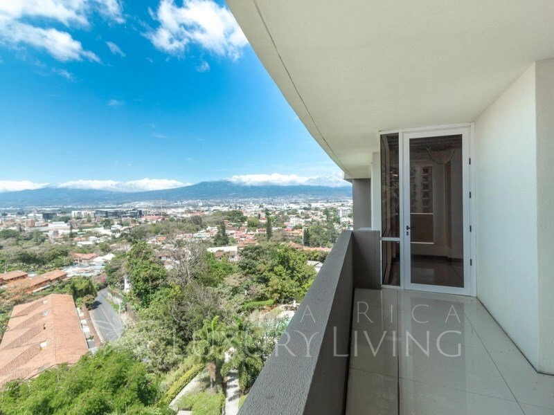 Penthouse 269 m2 with open pool in Escazu, Costa Rica