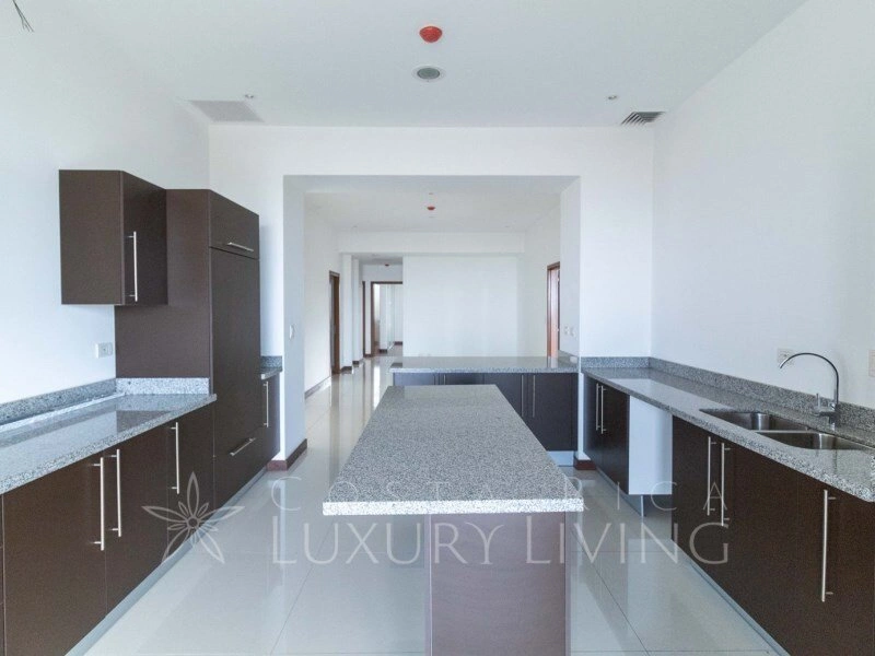 Penthouse 269 m2 with open pool in Escazu, Costa Rica