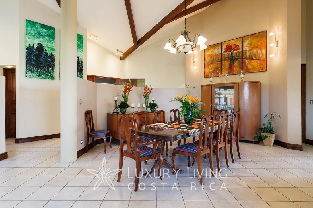 House 610 m2 with garage in Escazu, Costa Rica