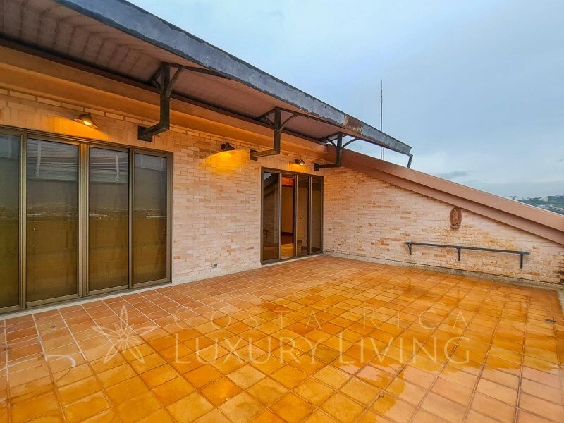 Penthouse 4+1 with elevator in Escazu, Costa Rica