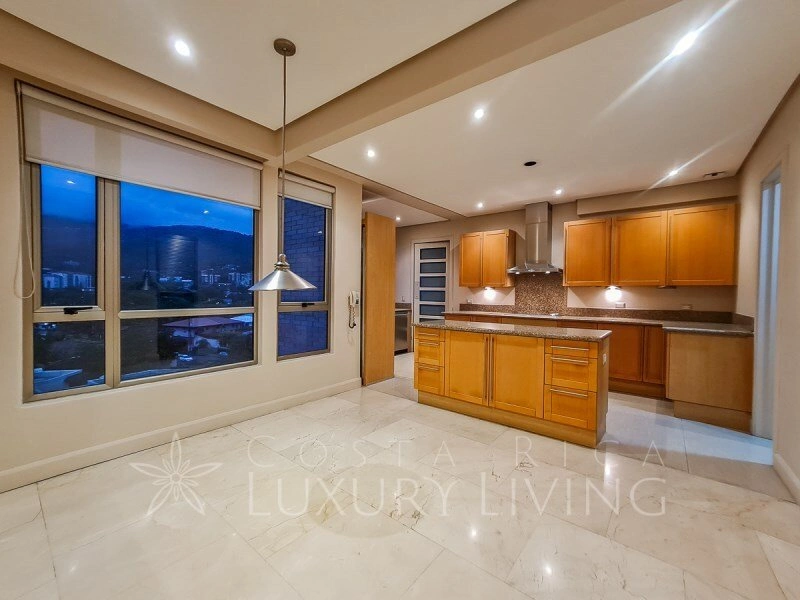 Penthouse 4+1 with elevator in Escazu, Costa Rica