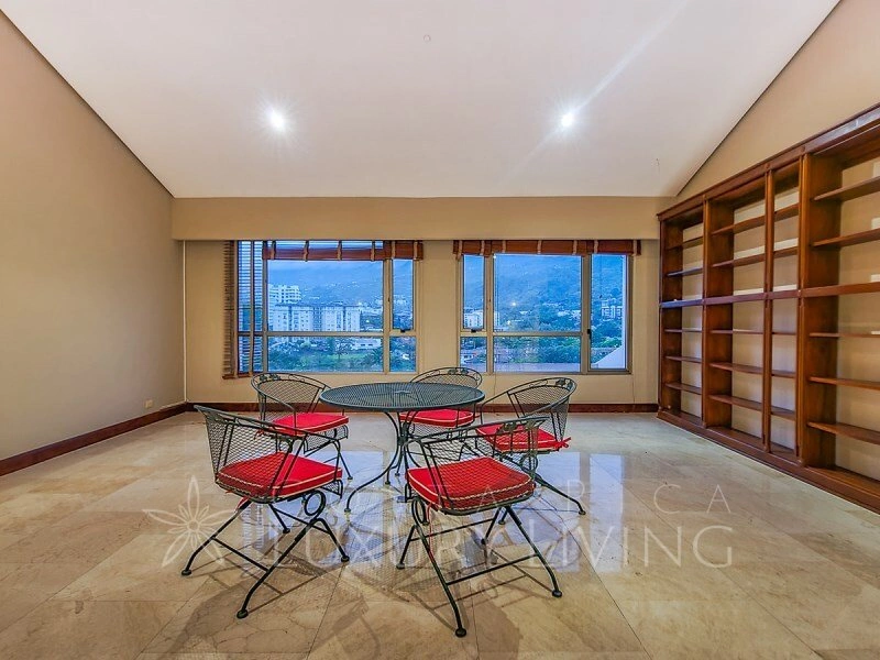 Penthouse 4+1 with elevator in Escazu, Costa Rica