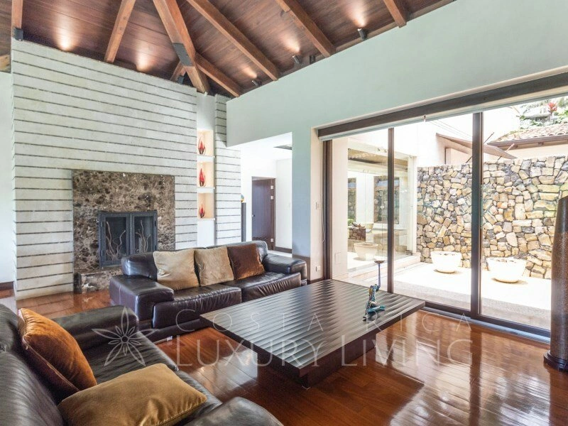 House 574 m2 with garage in Escazu, Costa Rica