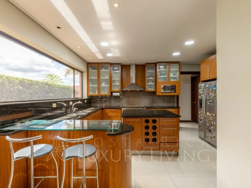 House 592 m2 with mountain view in Escazu, Costa Rica