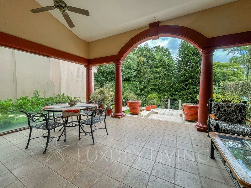 House 560 m2 with high ceiling in Escazu, Costa Rica