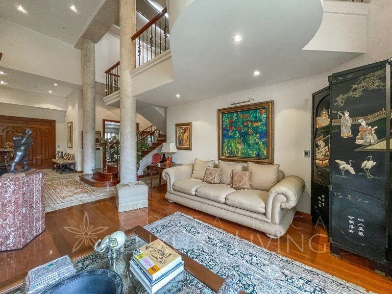 House 560 m2 with high ceiling in Escazu, Costa Rica