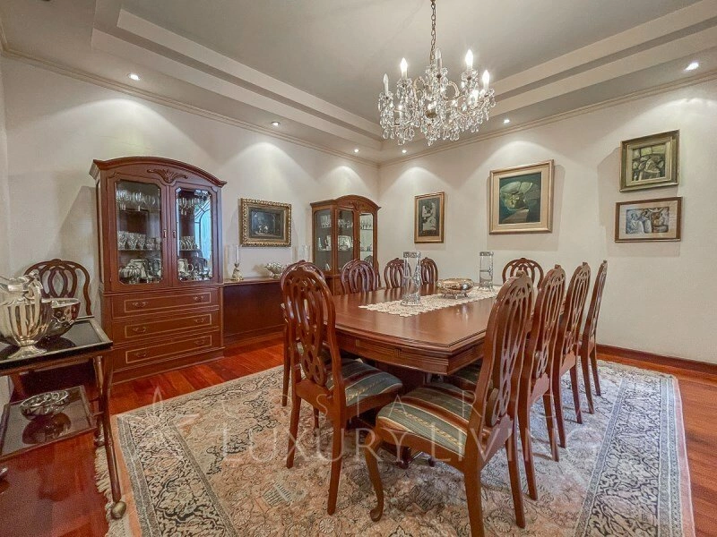 House 560 m2 with high ceiling in Escazu, Costa Rica