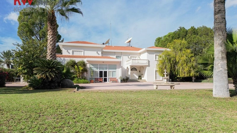 Einzigartige Villa 141 m² mit Pool in Strovolos, Zypern