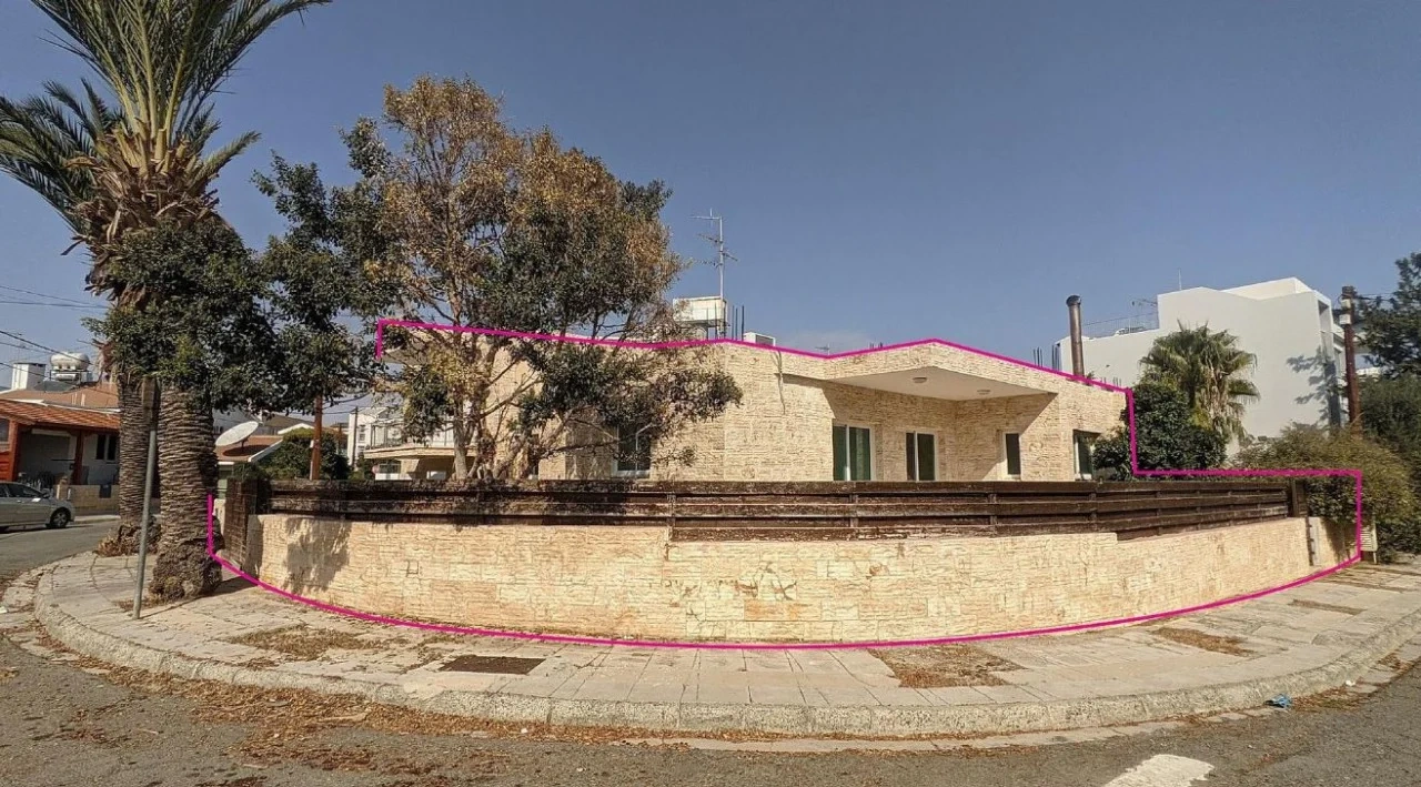 キプロスのストロボロスにある236㎡のモダンハウス