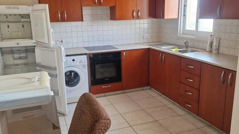 स्ट्रोवोलोस, साइप्रस में खुले पार्किंग स्थान वाला 1+1 अपार्टमेंट