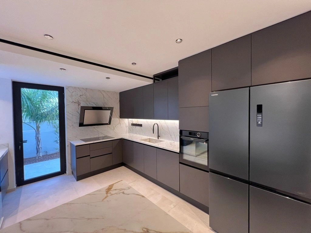 Villa di lusso 1034 m² con piscina a Strovolos, Cipro