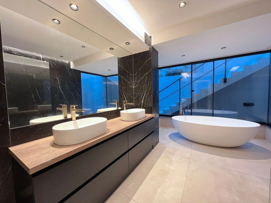 Villa di lusso 1034 m² con piscina a Strovolos, Cipro