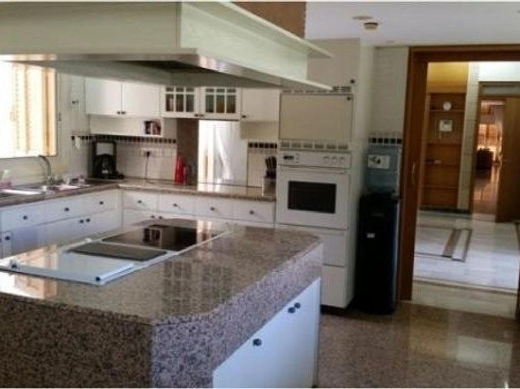 Villa di lusso 1000 m² arredata a Strovolos, Cipro