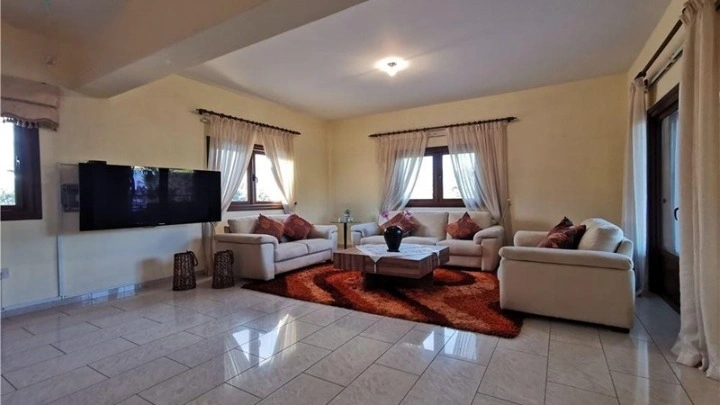 Villa 3+1 con parking en Lakatamia, Chipre