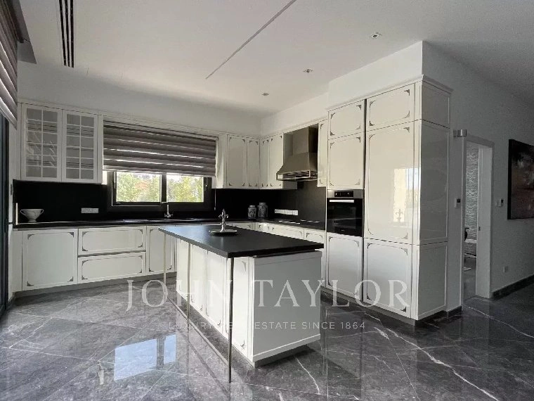 Villa 5+1 con piscina scoperta a Germasogeia, Cipro