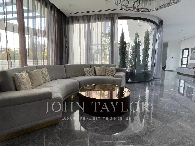 Villa 5+1 con piscina scoperta a Germasogeia, Cipro