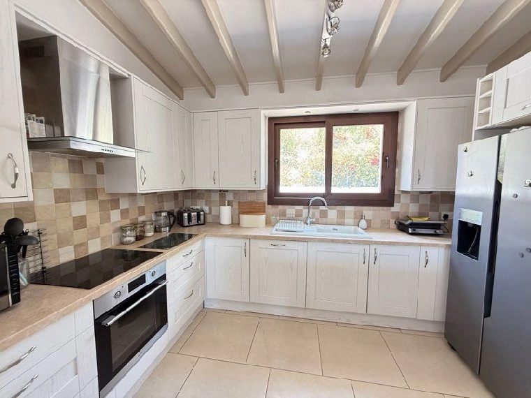 Дом 170 m2 с садом в Пейя, Кипр