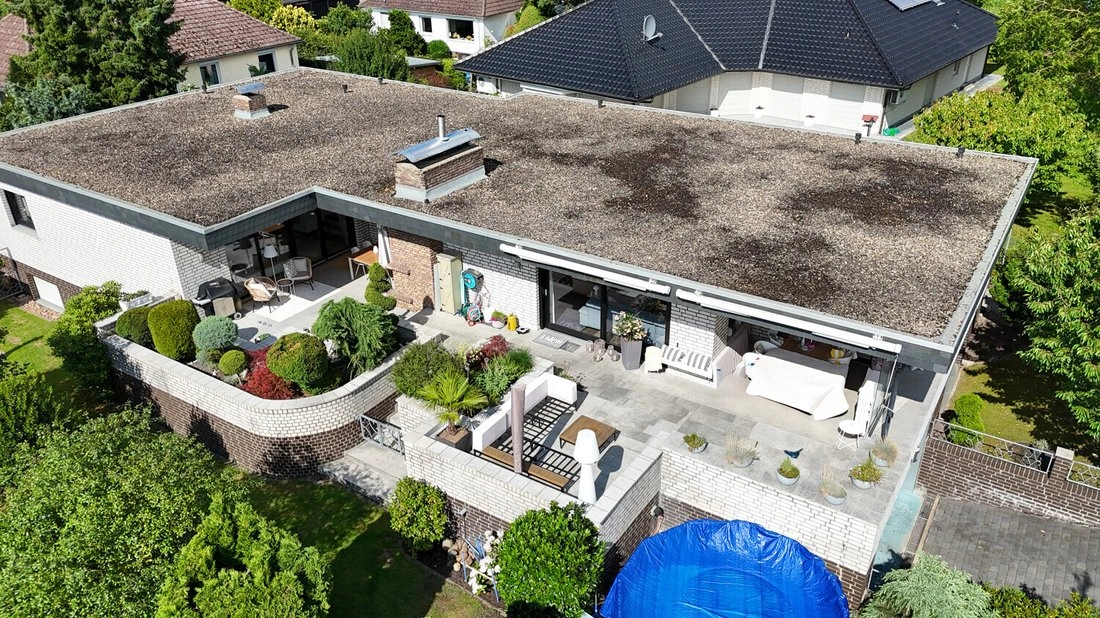 德国汉诺威带露台与壁炉的住宅