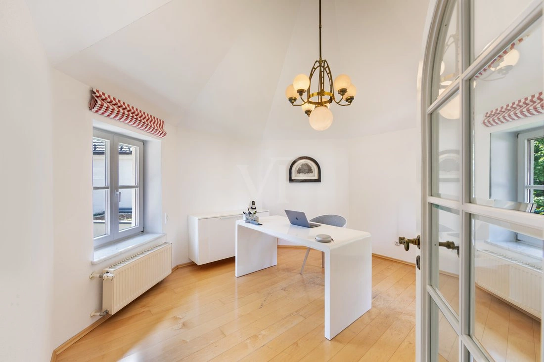 德国慕尼黑带健身房与花园的住宅