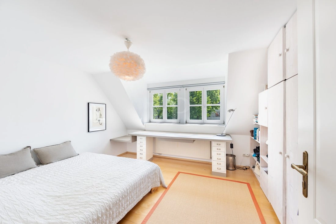 德国慕尼黑带健身房与花园的住宅