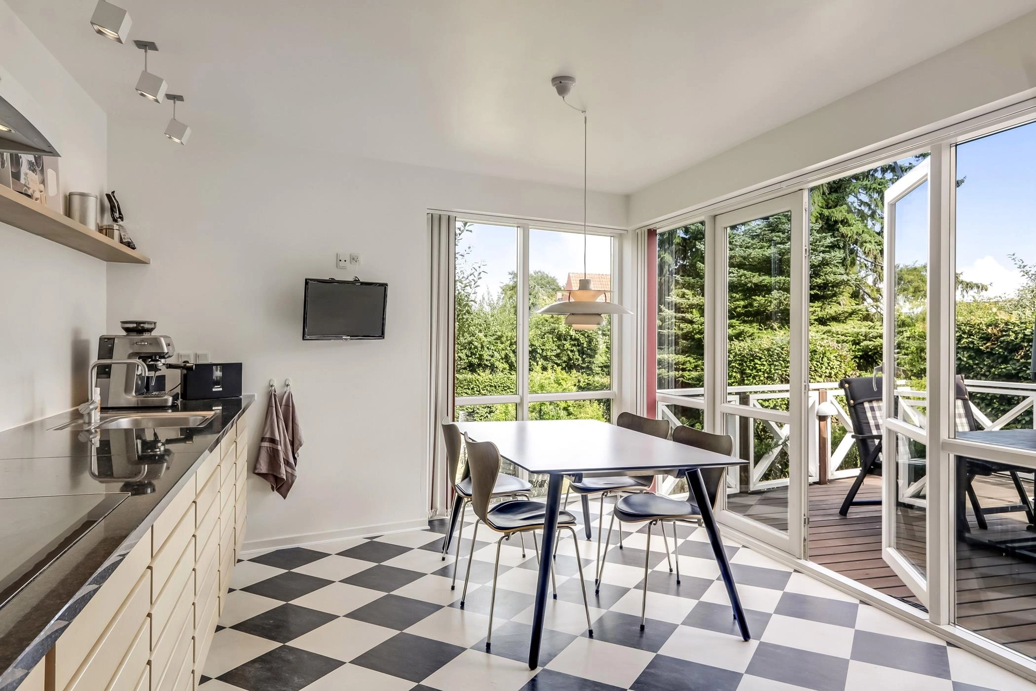 Kaufen Sie ein helles Haus mit drei Schlafzimmern und einem Wohnzimmer in Odense - 738k €