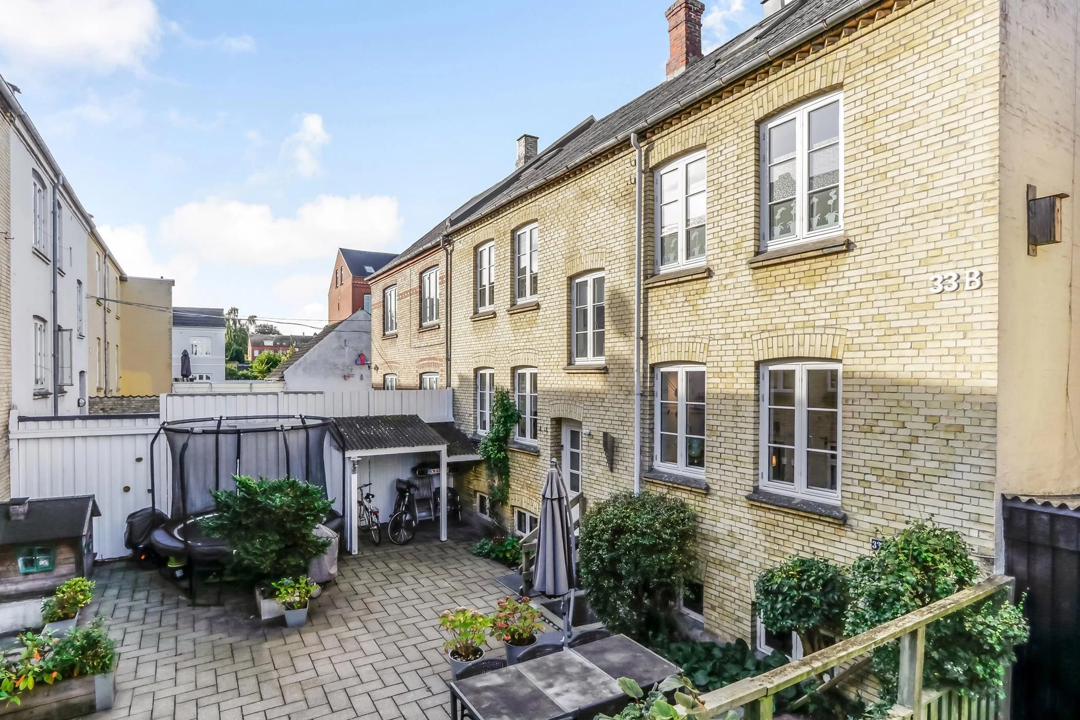 ओडेन्स के शांत इलाके में आरामदायक लेआउट वाला विशाल टाउनहाउस, डेनमार्क