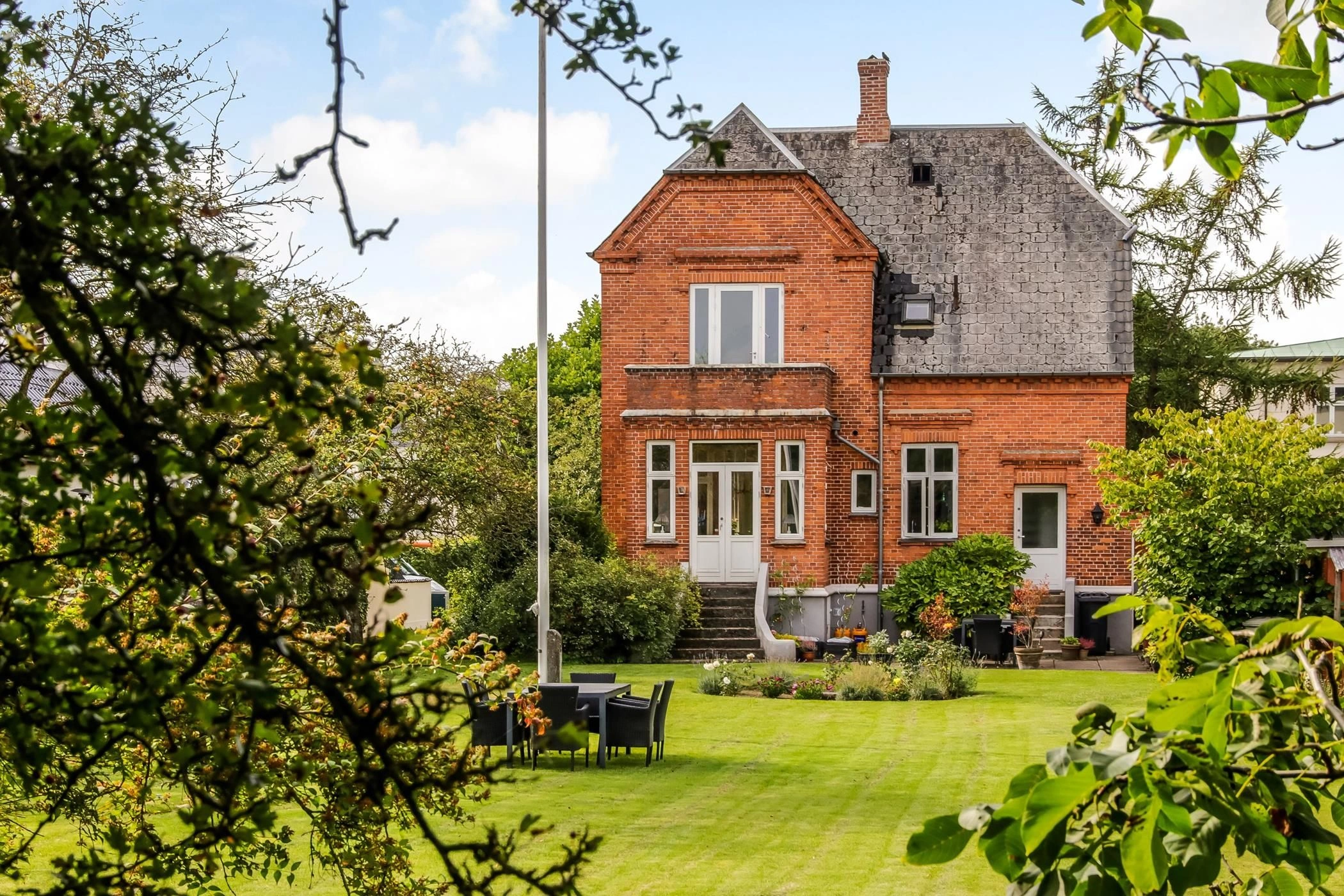 Elegant house with spacious layout in the prestigious area of Odense, Denmark