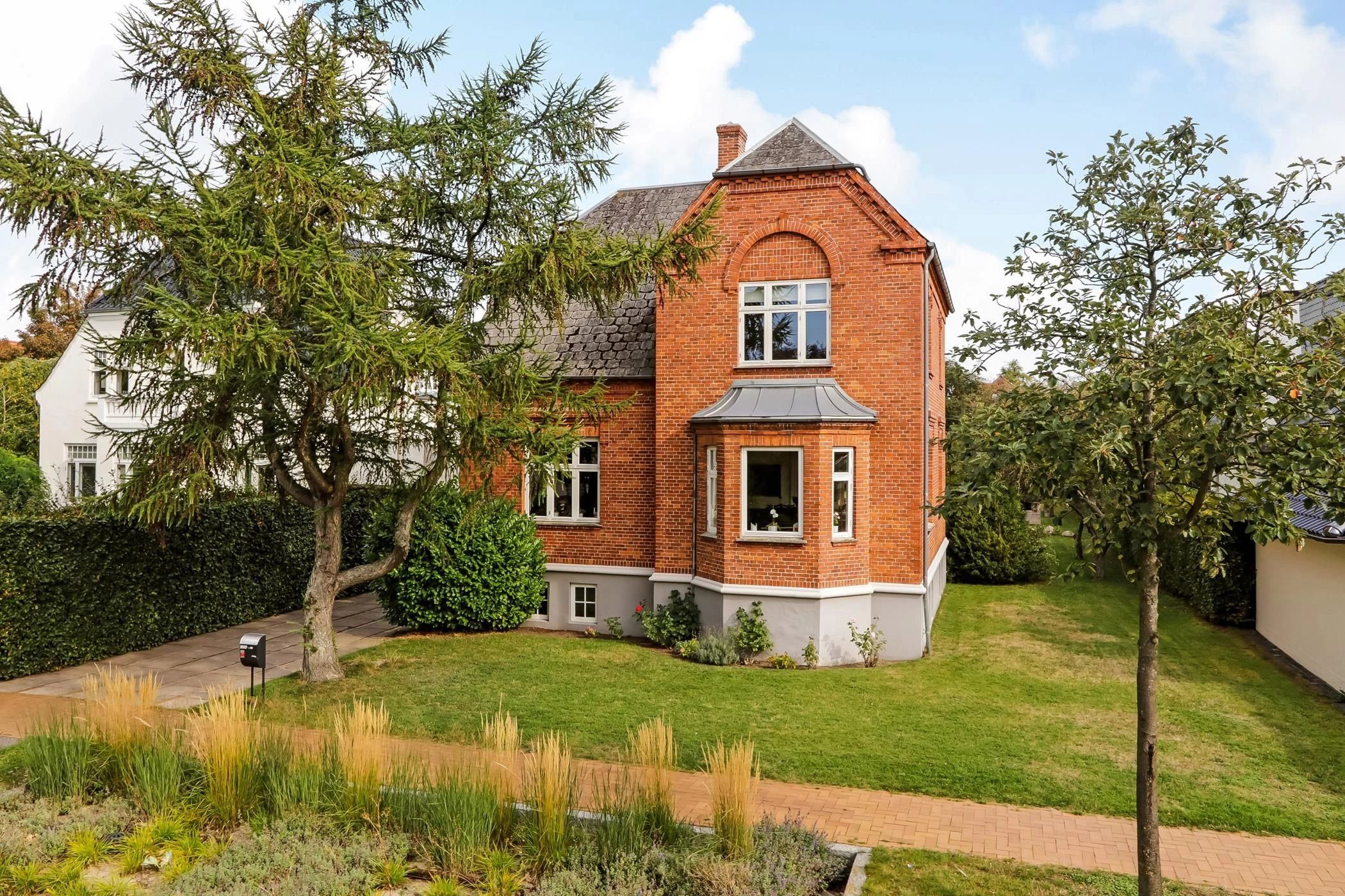 Elegant house with spacious layout in the prestigious area of Odense, Denmark