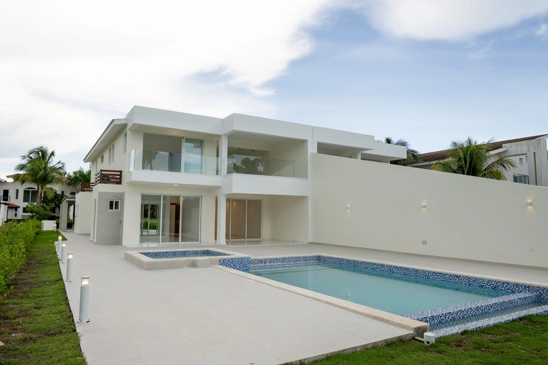 位于多米尼加共和国蓬塔卡纳的 392 m2 封闭社区别墅