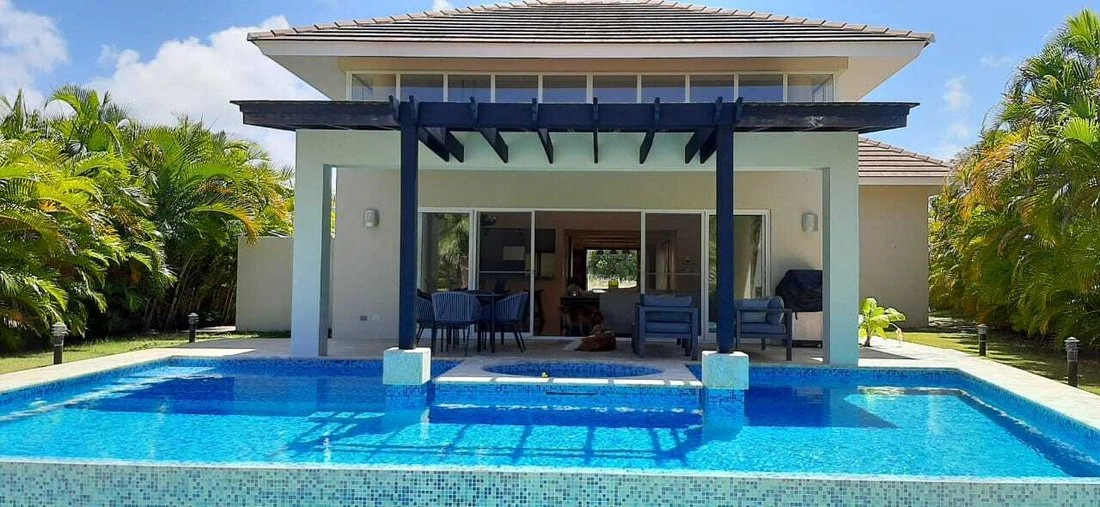 Вилла 340 m2 с открытым бассейном в Пунта-Кане, Доминиканская Республика