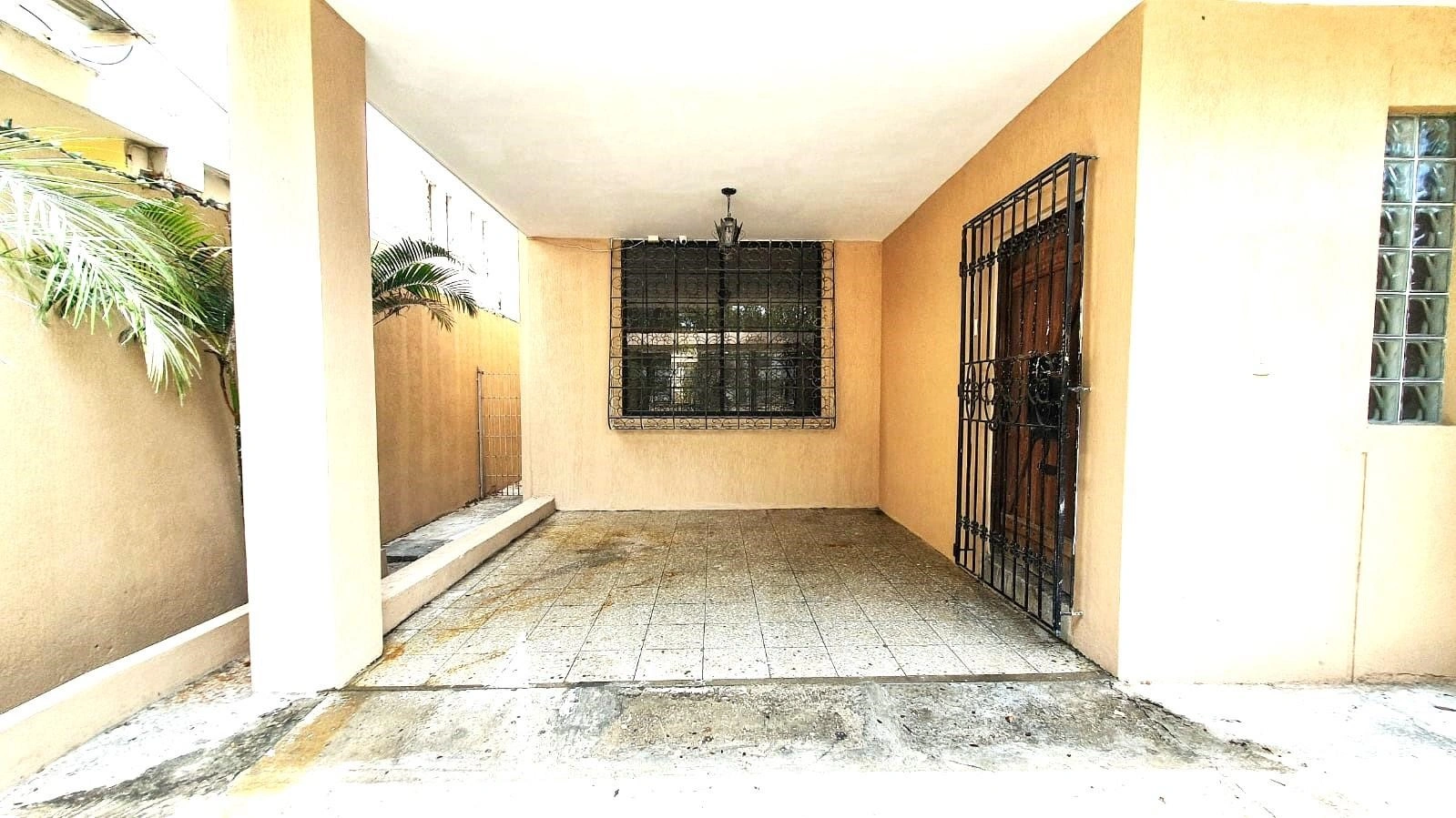 Casa 6+1 con estacionamiento en Guayaquil, Ecuador