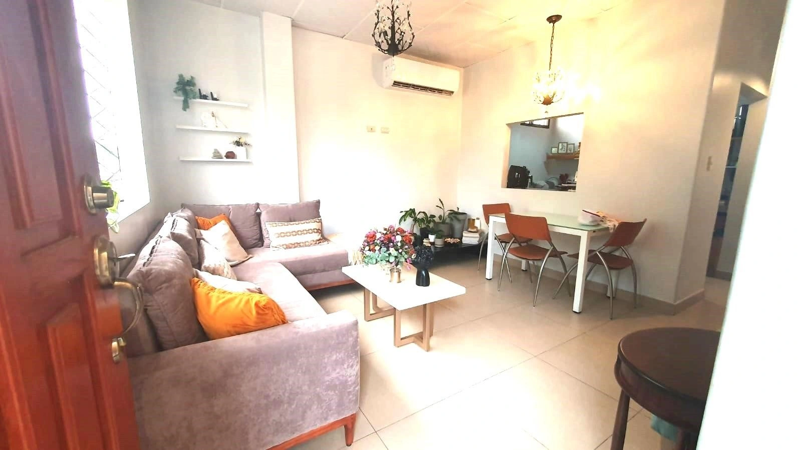 Casa 6+1 con estacionamiento en Guayaquil, Ecuador