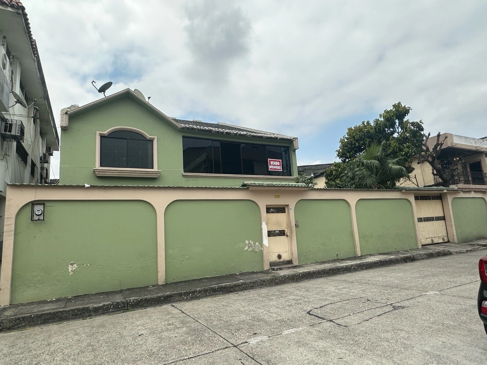 瓜亚基尔(厄瓜多尔)带花园的 247 m² 房屋