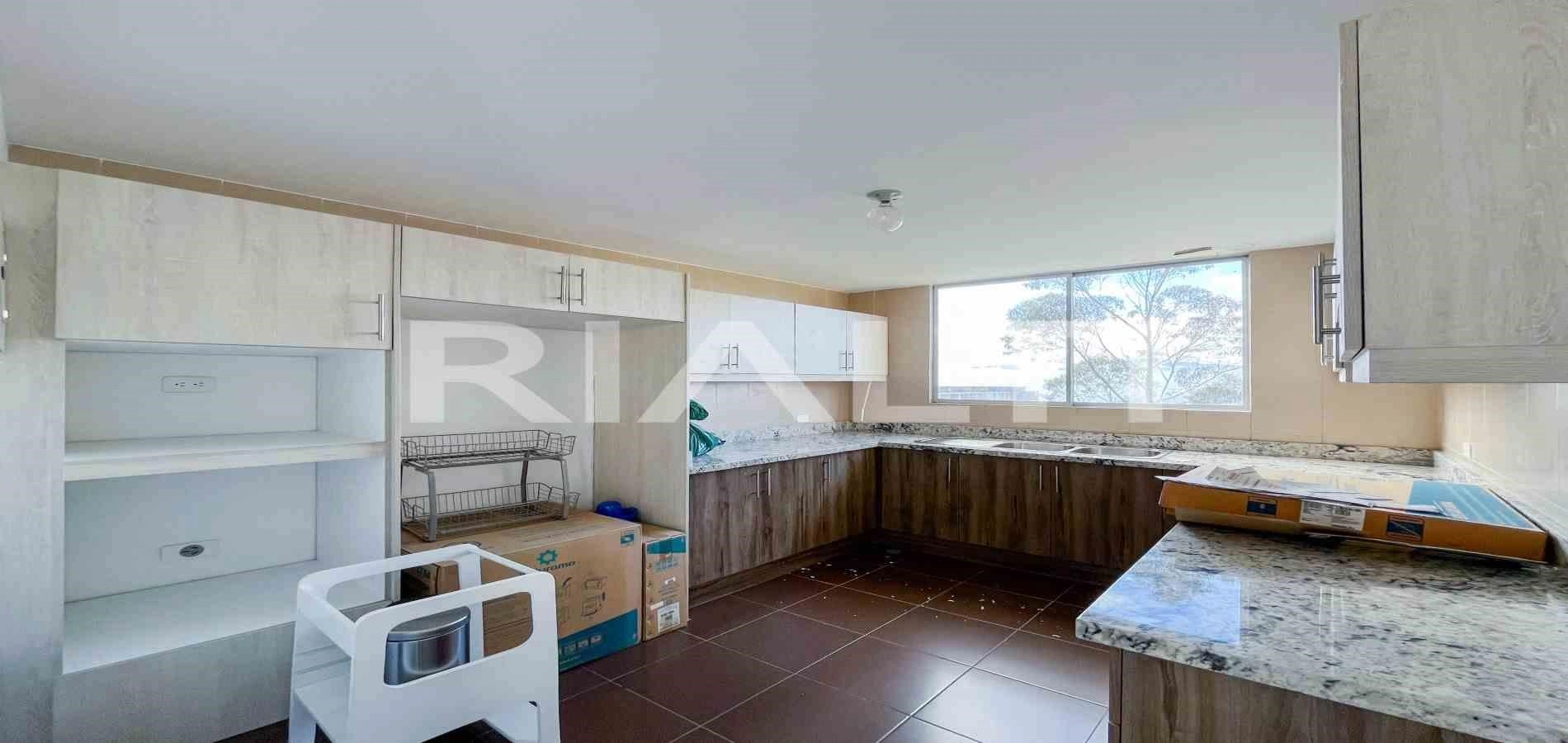 Maison 4+1 avec parking à Quito, Équateur