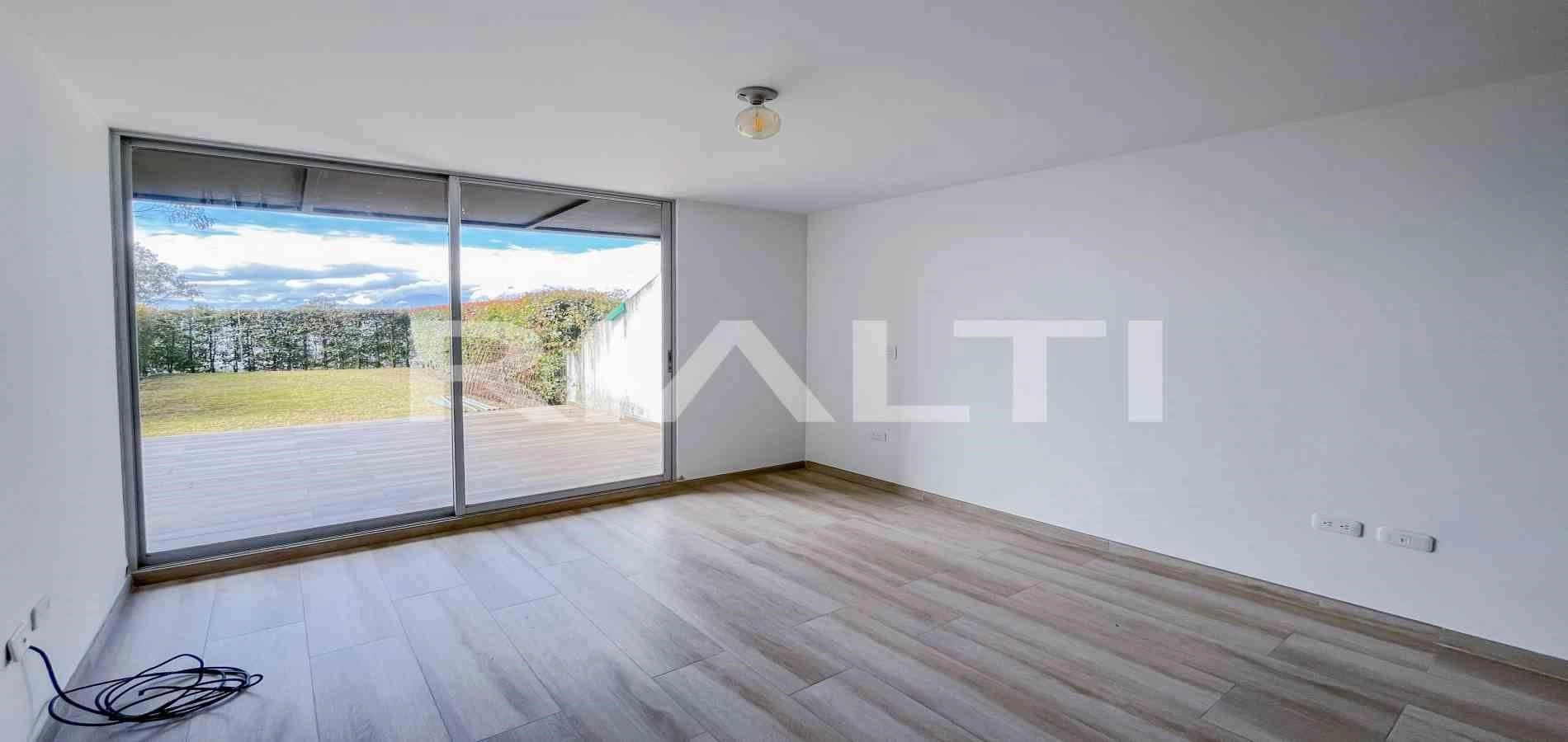 Maison 4+1 avec parking à Quito, Équateur