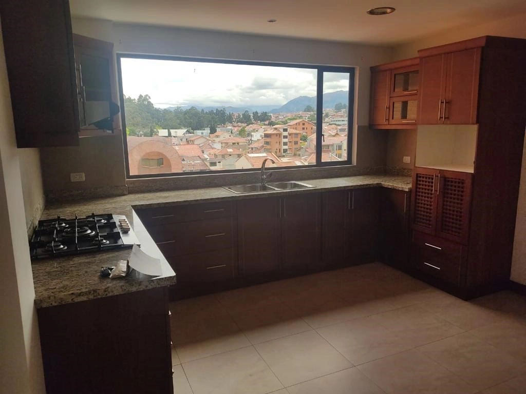 Duplex 115 m2 con soffitti alti a Cuenca, Ecuador