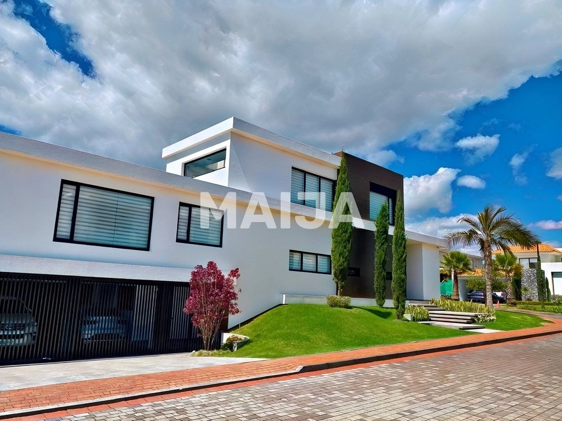 厄瓜多尔基多 368 m² 开放式厨房住宅